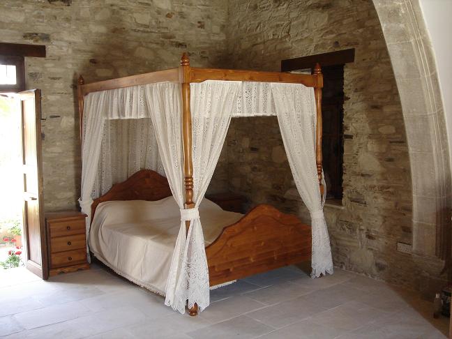 Fourposter beds in all our holiday apartments,  CLICK TO ENLARGE