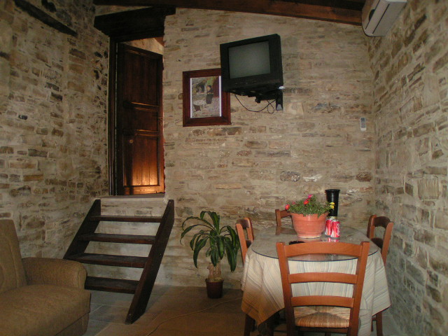 All living areas in our holiday houses are equipped with color tv and aircon, CLICK TO ENLARGE